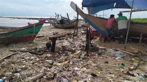 Sempat Viral Tumpukan Sampah Di Pantai Teluk Pandeglang Begini Kata