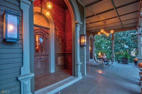 'Stranger Things' Creel house hits the market for $1.5 million. See ...