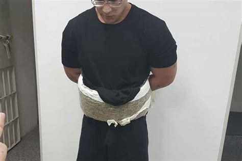 Homem Preso No Aeroporto De Bras Lia Kg De Droga Presos Ao Corpo