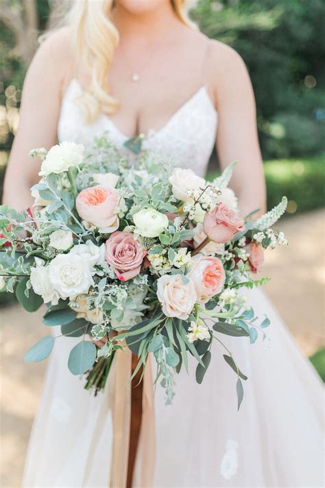 Need Wedding Ideas Check Out This Earthy Bridal Bouquet With Blush And Cream Roses And S