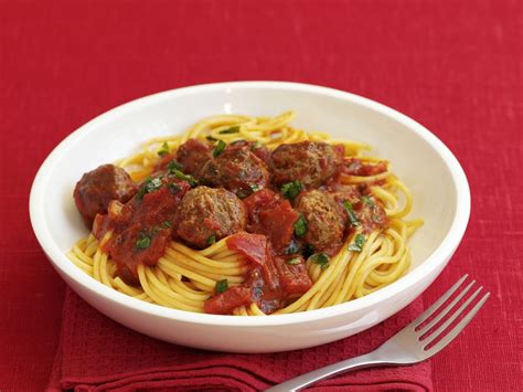 Spaghetti mit Hackbällchen und Tomatensauce Rezept EAT SMARTER