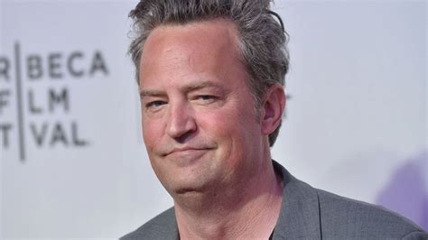 Friends Matthew Perry choca e revela que quase morreu Mix de Séries