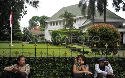 Mengadu Ke Rumah Jokowi Antara Foto