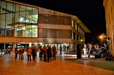 La Biblioteca Montserrat Roig Es Vesteix De Gala Per Celebrar La Novena