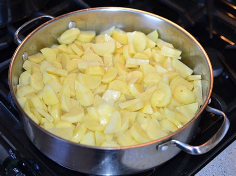 Feeding My Love: Creamy Potato Bacon Soup