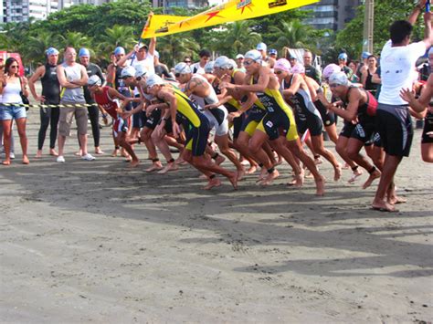 Santiago vence e permanece invicto no Troféu Brasil de Triathlon