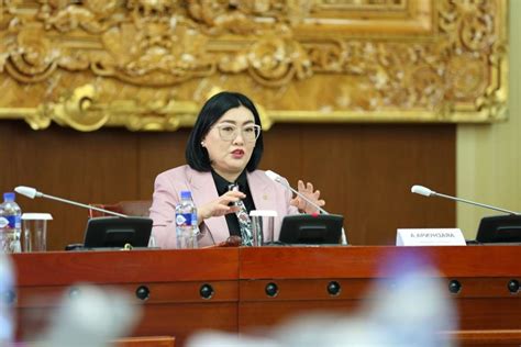 А.Ариунзаяа: Улсын хэмжээнд 60 урологийн эмч 1.6 сая эрчүүдийн эрүүл ...