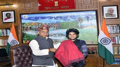 Governor Shiv Pratap Shukla Honored Cyclist Asha Malviya Amar Ujala