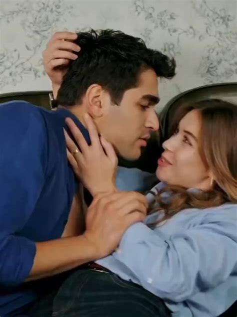 Parth Patel adlı kullanıcının babe panosundaki Pin Yalıçapkını Romantik çiftler Çift