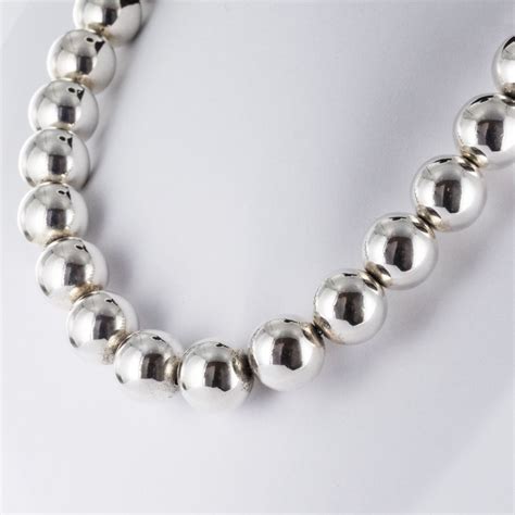 Proantic: Silver Pearls Necklace