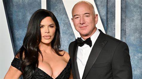 Lauren Sanchez Used This Classic Form Of Subterfuge To Keep Her