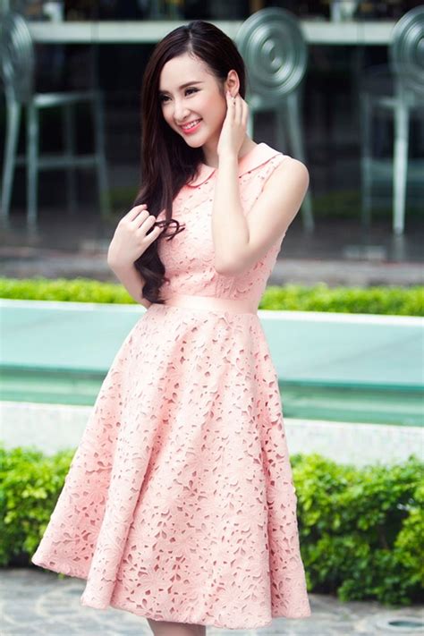 Những hình hot girl xinh lung linh với những chiếc đầm trong như những nàng công chúa Thư viện
