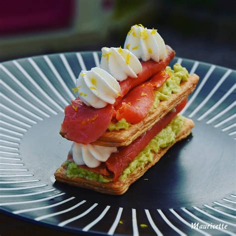 Saumon fumé avocat en millefeuille