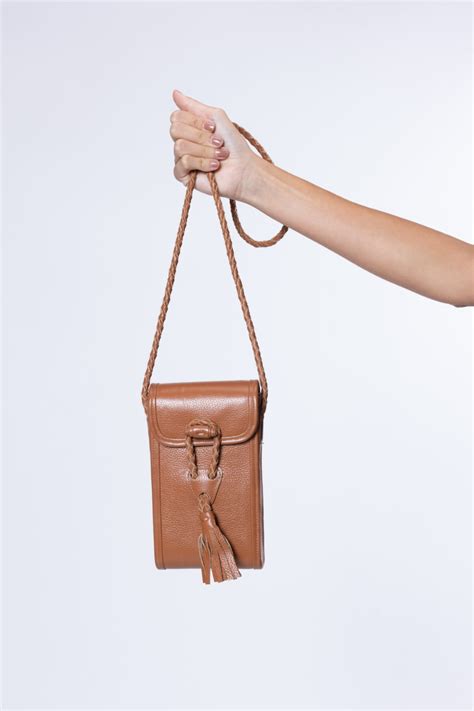 Bolsa Mini Tassel Couro Camel Eliza Conde