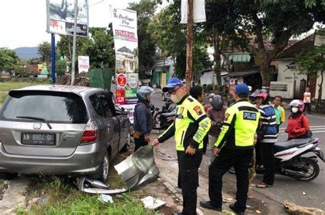 Pak Kepsek Kena Musibah Bawa Honda Jazz Tumbuk Pohon Saat Mau Pulang