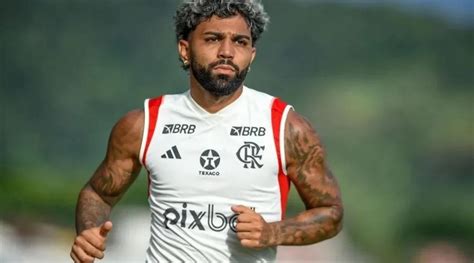 Gabigol pede desculpas ao Flamengo após usar camisa do Corinthians