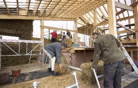 Eerste Huis Van Strobalen Verrijst In Veghel Oss Eo Bdnl