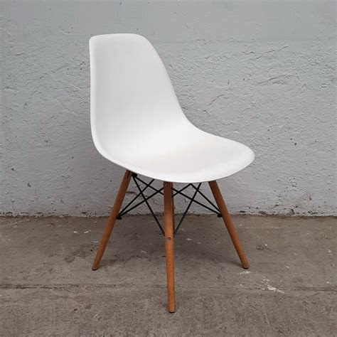 Sillas Eames Blancas Vegas Alquila