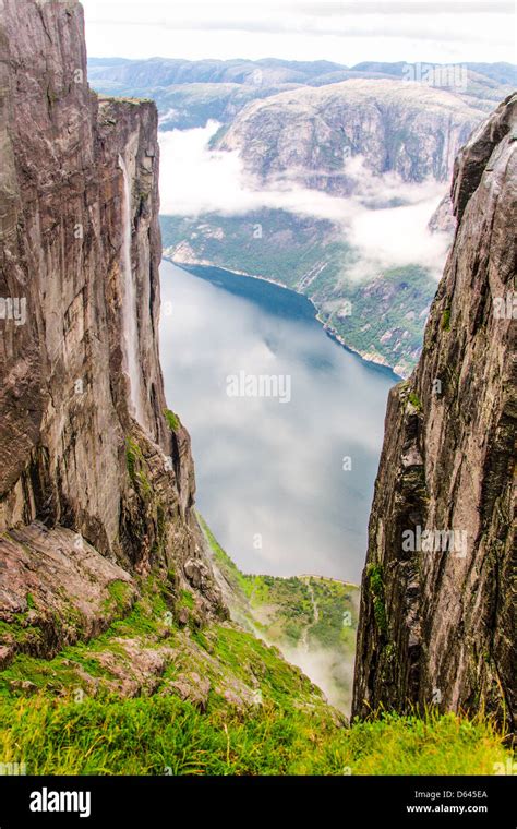 Lysefjorden Kjerag Rock Hi Res Stock Photography And Images Alamy