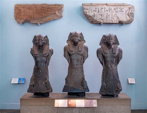 Estatuas Egipcias En El Museo Británico Estatuas De Egipto Fotografía