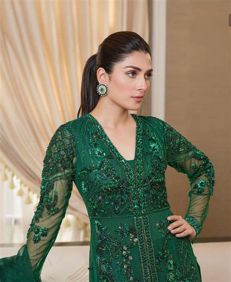 Best Eid Dresses Worn By Pakistani Actresses Part 2 Reviewitpk