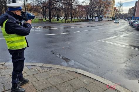 Policjanci z suszarkami znów pojawili się w katowickiej Strefie Tempo