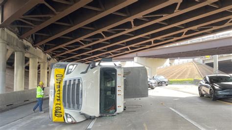 All Mainlanes Reopen On Southwest Freeway At Sh 288 After Overturned 18