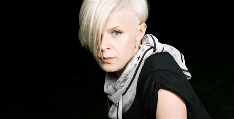Student Pocket Guide Uk Student Magazine Robyn Exclusive Interview