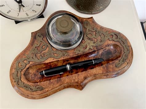 Beautiful 19th Century Pen Stand And Ink Well In Bur Walnut Brass