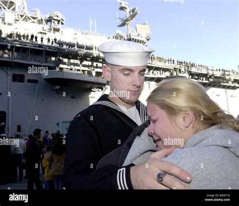 Uss tarawa hi-res stock photography and images - Alamy