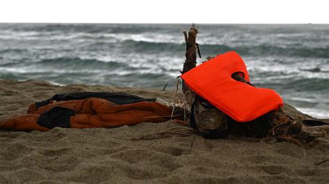 Strage Di Migranti A Crotone Sale A Il Numero Delle Vittime