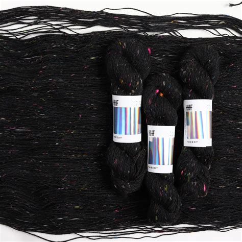 Tweedy Noir – Hedgehog Fibres