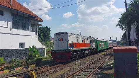 Kereta Api Sri Tanjung Satu Satunya Kereta Jarak Jauh Yang Berhenti Di