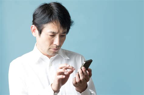 中高年も『スマホ依存』でゾンビ化！ “食欲不振・不眠・うつ症状”を招く危険な使い方 週刊女性prime