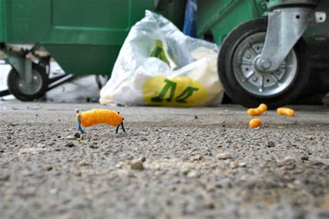 Little People in the City: The Street Art of Slinkachu - Gwarlingo