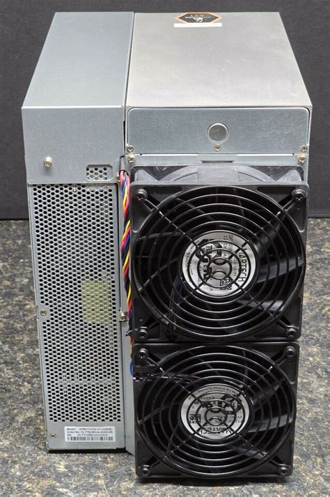 Bitmain Antminer S21 195TH S 3412W Bitcoin Miner ASIC Miner P13 C20