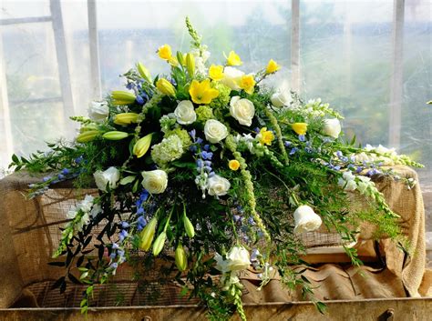 Charleston Casket Spray Funeral Flowers In Lexington Ky Michlers