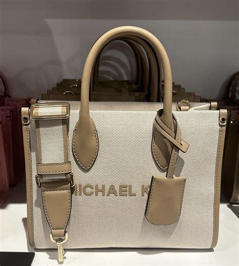 Obsessed With This New Trendy Michael Kors Luxe Bag Slaylebrity