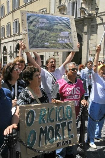 Rifiuti Sit In A Montecitorio Pian Dell Olmo Non Si Tocca La