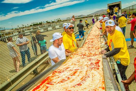 America Now Holds The Record For The Worlds Longest Pizza