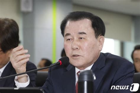 국감 질의 답변하는 김지철 충남교육감 네이트 뉴스