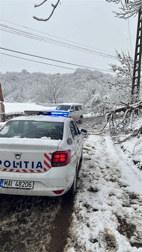 Galerie Foto Val de aer polar în România A nins și s a depus strat