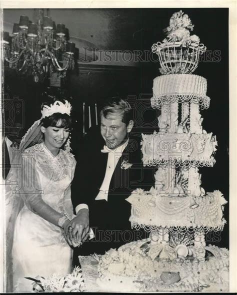 1964 Press Photo Troy Donahue And Suzanne Pleshette Marry In Santa