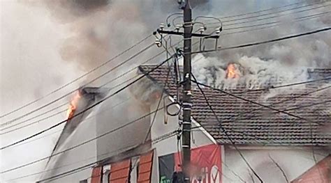 Incendiu Devastator La Un Centru Comercial Dou Persoane Au Nevoie De