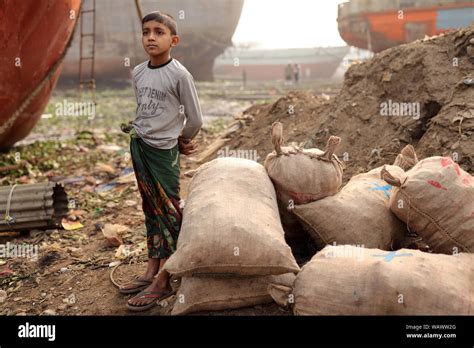 Les Quais Dans Un Chantier Naval Dhaka Au Bangladesh La