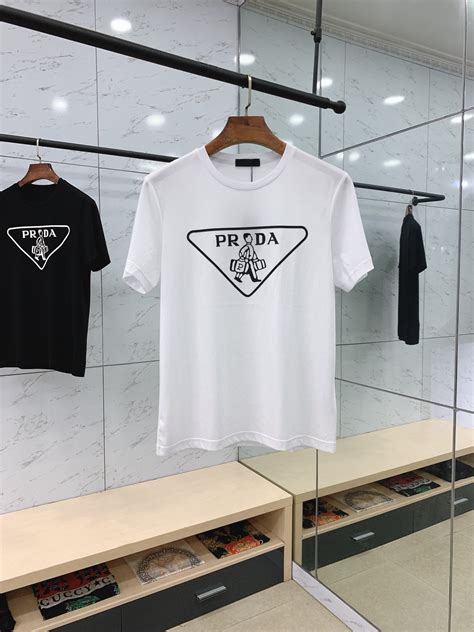 Футболка мужская Prada купить за 4635 грн в магазине UKRFashion. Товары ...