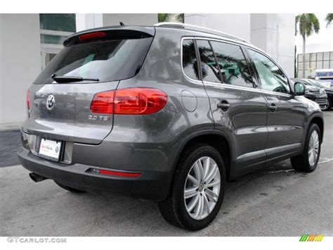 Pepper Gray Metallic Volkswagen Tiguan Se Photo