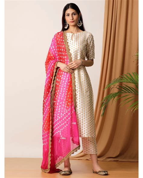 Cream Brocade Kurta And Pants With Bandhani Dupatta Set Of Three By Empress Pitara The Secret