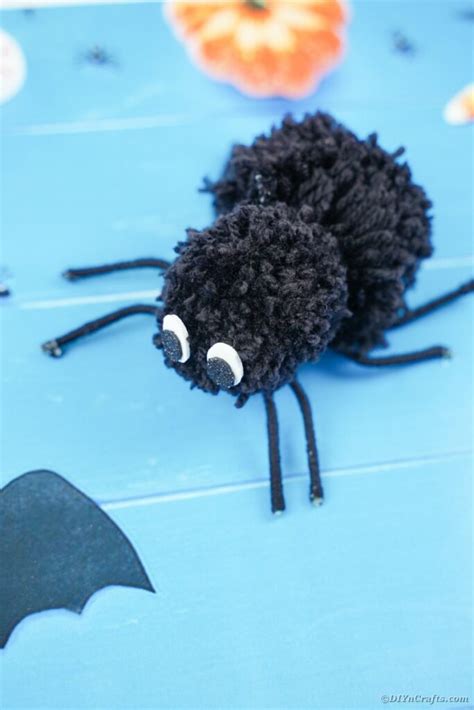 Cute Yarn Pom Pom Spider Halloween Craft - DIY & Crafts