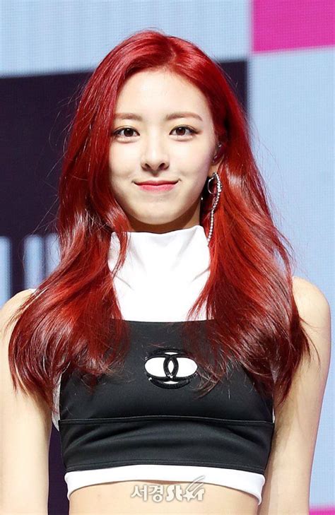 Itzys Yuna Goes Back To Her Rookie Days With A New Hair Color Kpop Hit